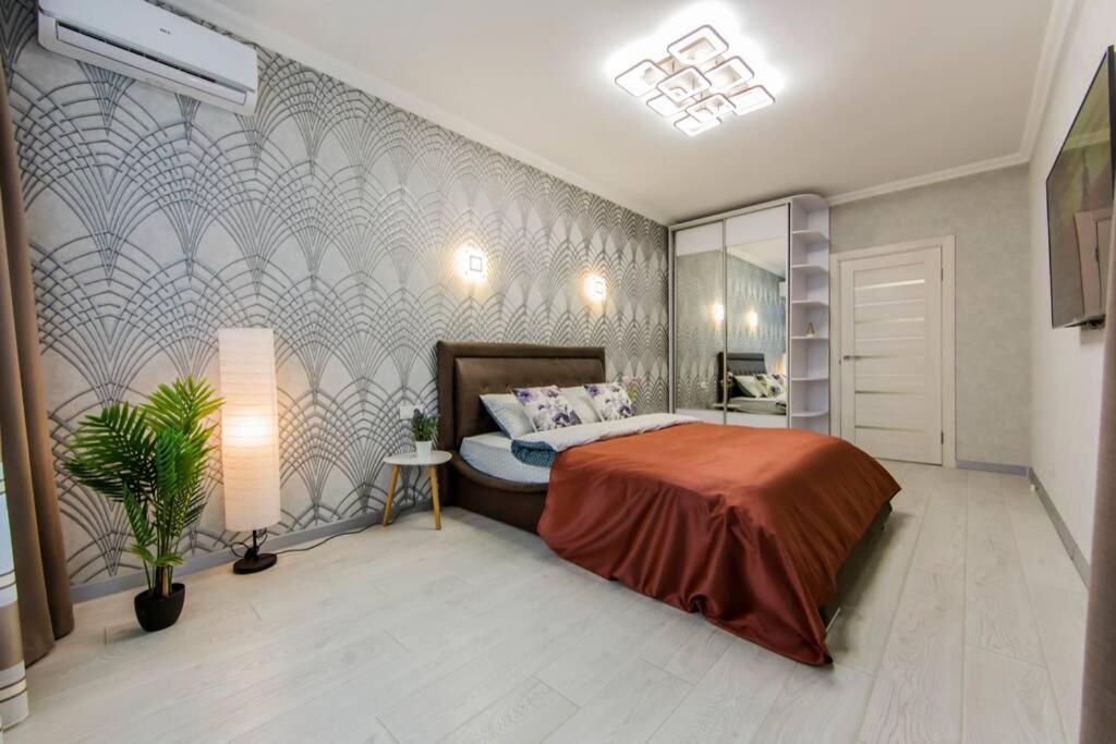 Новые Светлые Апартаменты Метро Славутич Kiev Exterior foto