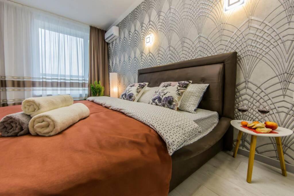Новые Светлые Апартаменты Метро Славутич Kiev Exterior foto